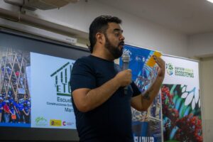 En Chone se forma a los nuevos maestros constructores con bambú
