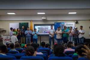En Chone se forma a los nuevos maestros constructores con bambú