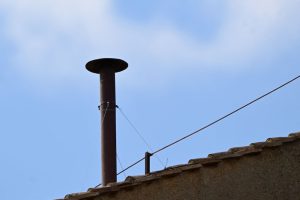 Fumata del cónclave en directo: sale humo negro de la Capilla Sixtina y aún no hay papa