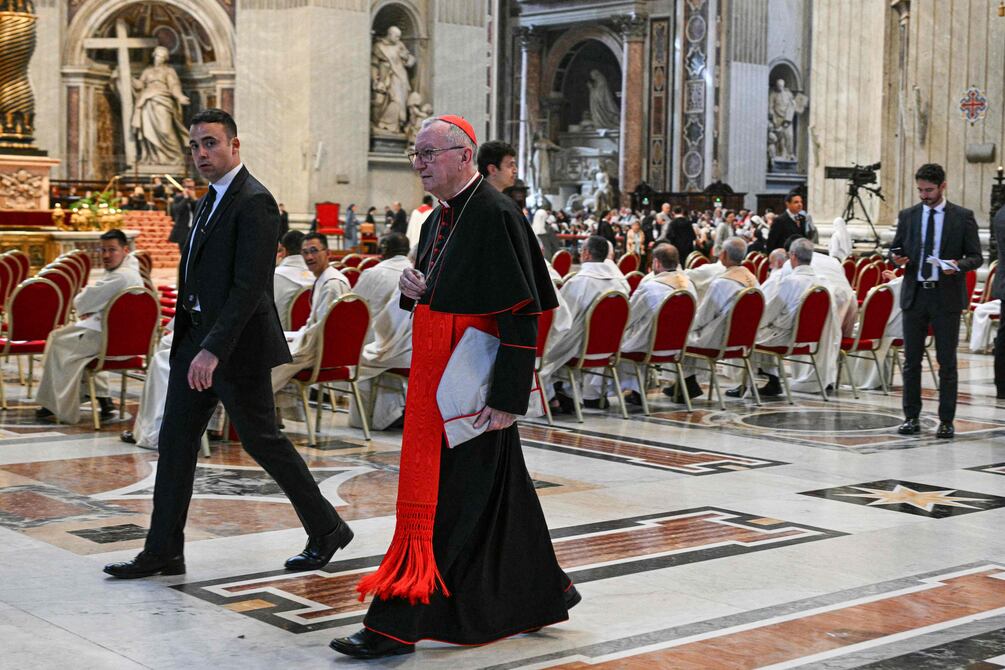 ‘Felicidades por partida doble’: el comentario susurrado al oído del cardenal Parolin que desató rumores en el Vaticano