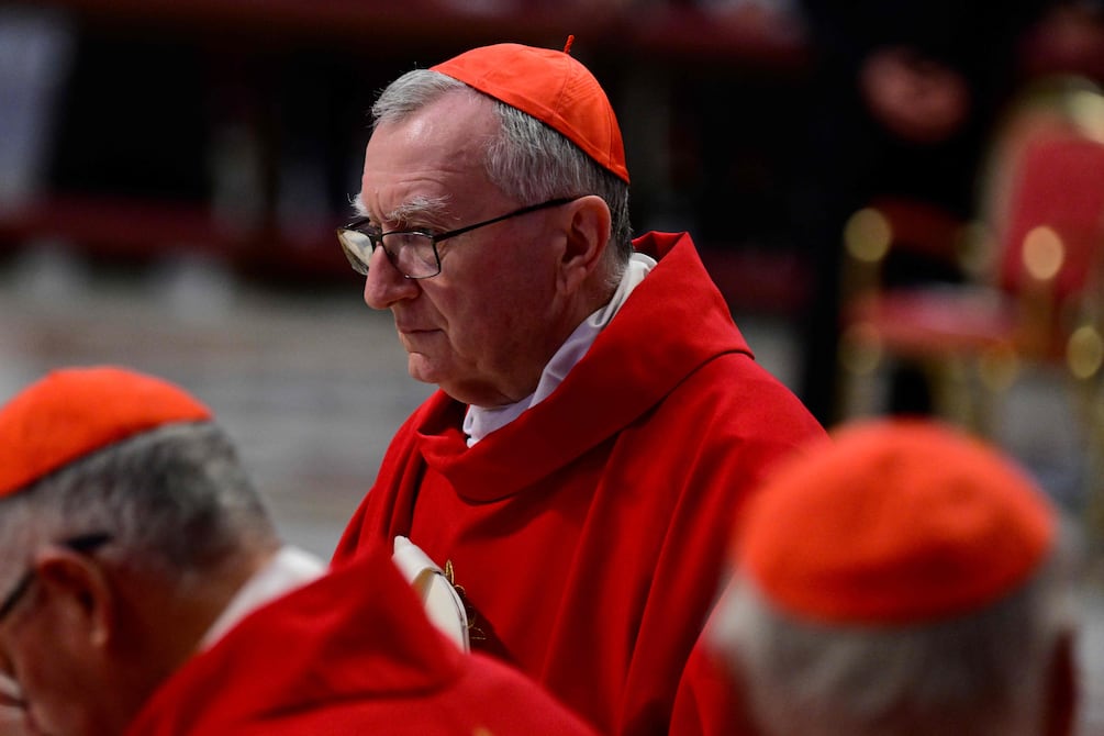 ‘Felicidades por partida doble’: el comentario susurrado al oído del cardenal Parolin que desató rumores en el Vaticano