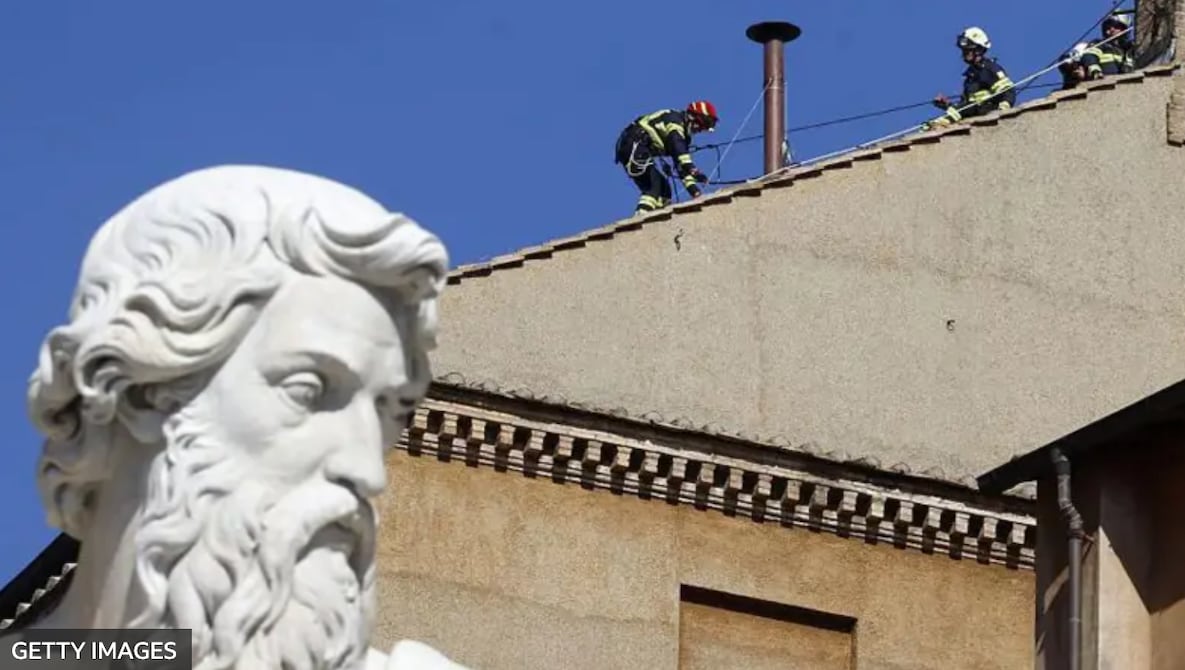 El complejo proceso para crear humo negro o blanco durante el cónclave y por qué el Vaticano no quiere simplificarlo | Internacional | Noticias
