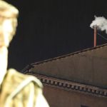 ¿Por qué sale humo blanco cuando se elige al nuevo papa?