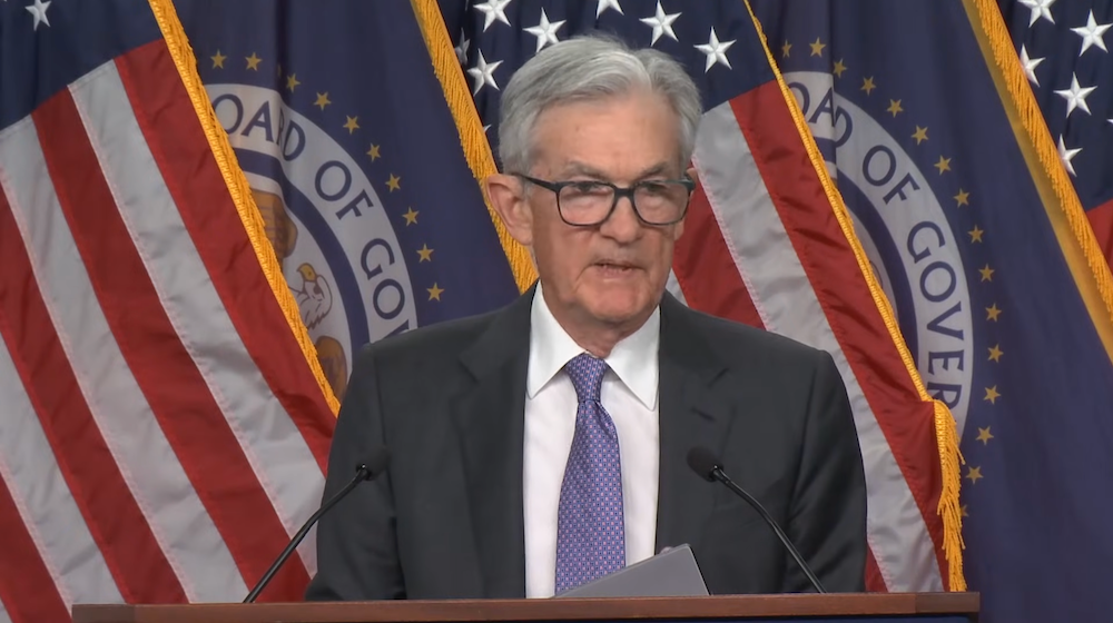 Precio de Bitcoin, Tasas de Interés